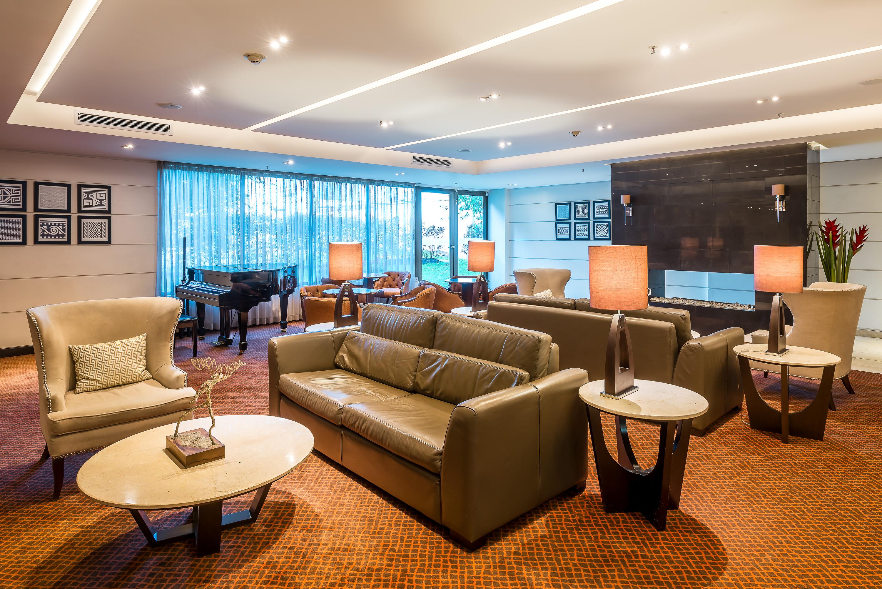 Hotel Dann Carlton Bogotá Exterior foto The Royal Orchid Lounge at Suvarnabhumi Airport