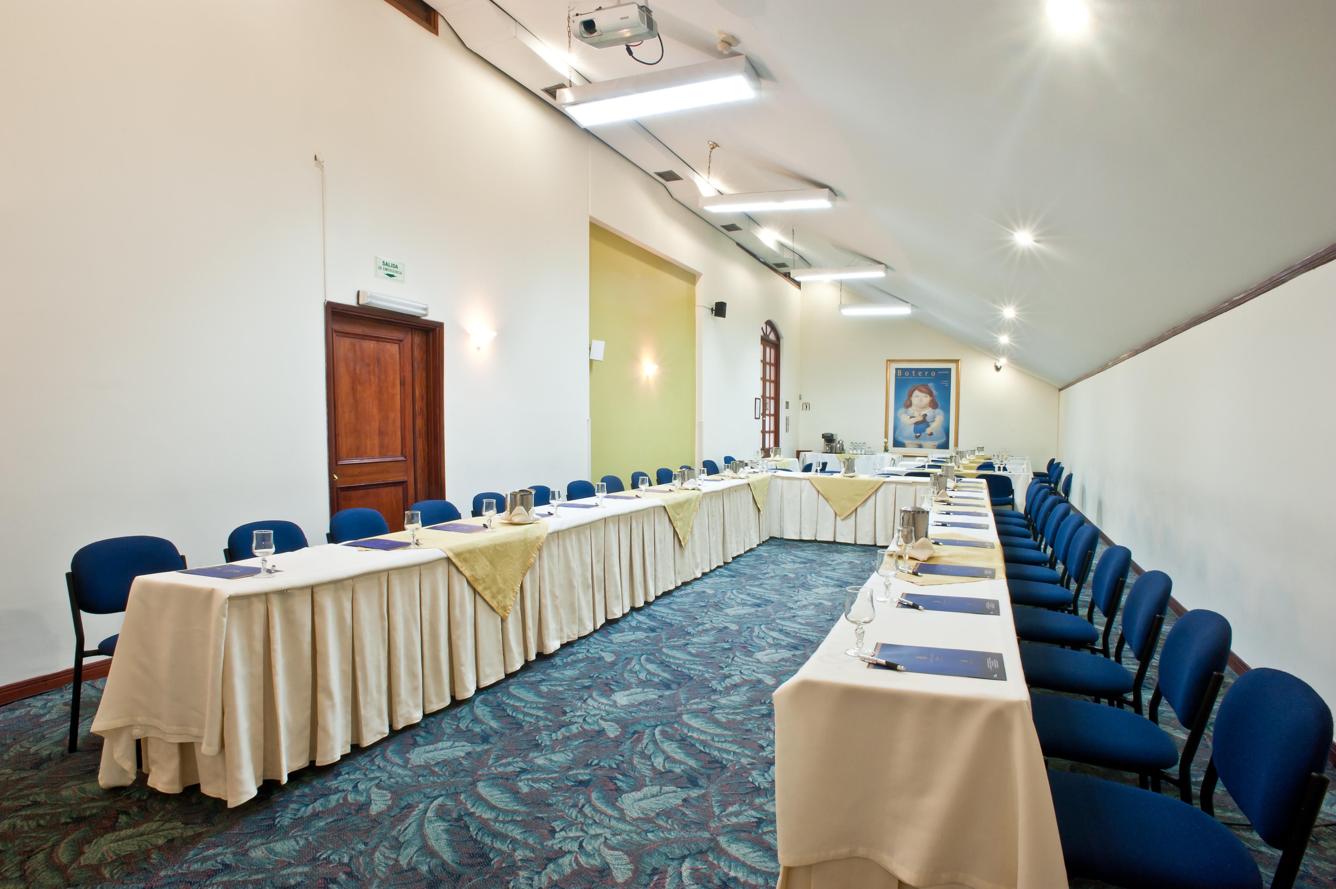 Hotel Dann Carlton Bogotá Exterior foto Meeting room